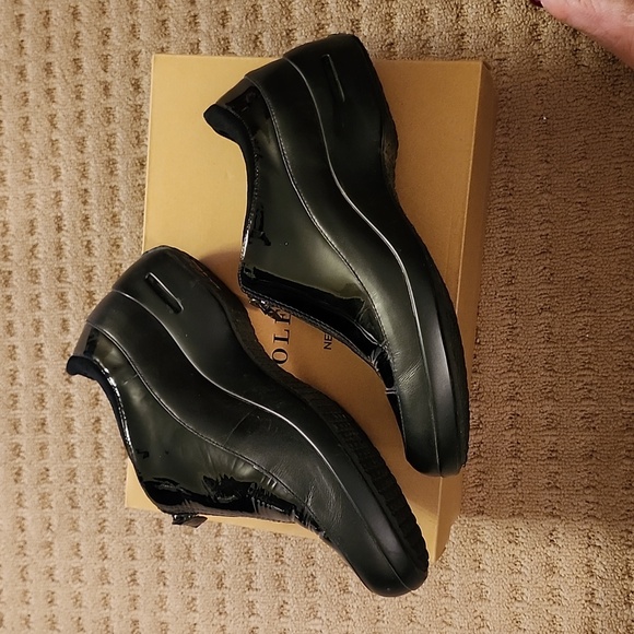 Patent leather, waterproof loafers, size 8, new, worn once. - Picture 3 of 4